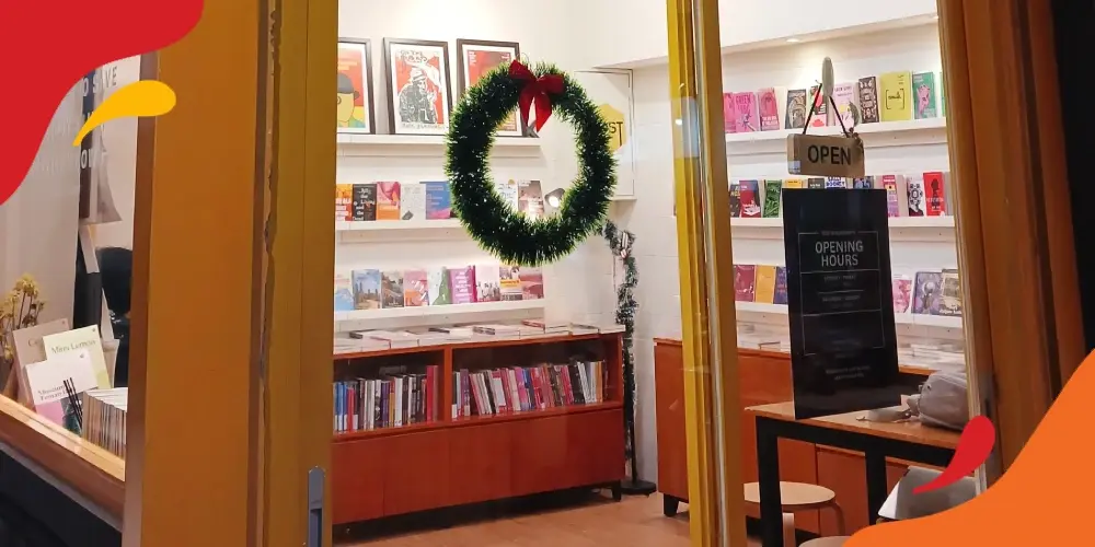 toko buku pasar santa